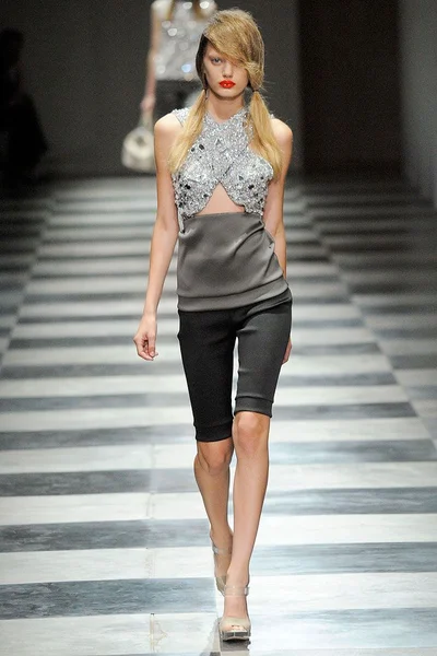 Look 13